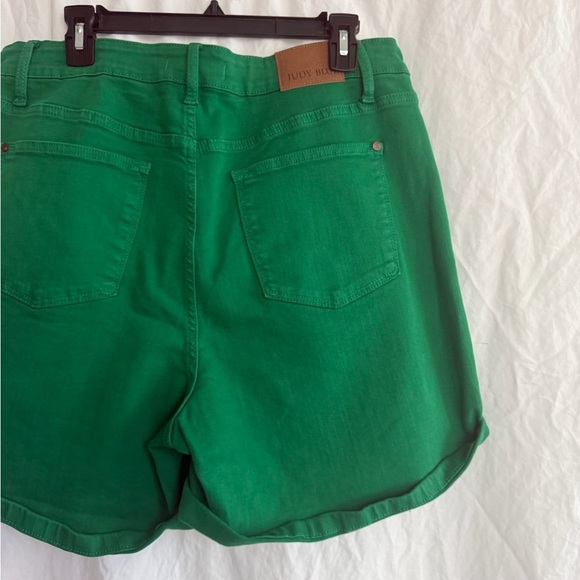JUDY BLUE Kelly Green Garment Tummy Control Rolled
Shorts Size 2XL NEW - Picture 12 of 15